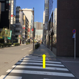 横断歩道も渡ります