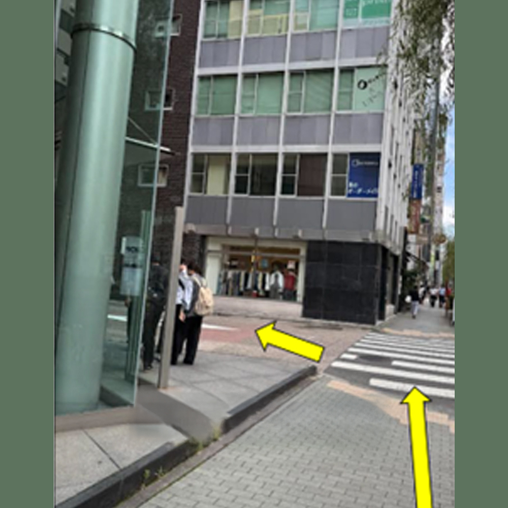最初の道を左に進む